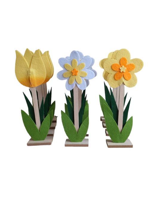 Mica Decorations Vilten bloemen op houten voet geel,wit L12 x B5 x H31cm