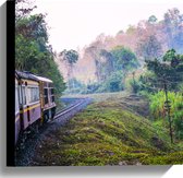 WallClassics - Canvas - Thaise Trein door Groen Natuurgebied in Thailand - 40x40 cm Foto op Canvas Schilderij (Wanddecoratie op Canvas)