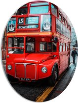 PVC Schuimplaat Ovaal - Traditionele Rode Bus in Londen, Verenigd Koninkrijk - 51x68 cm Foto op Ovaal (Met Ophangsysteem)