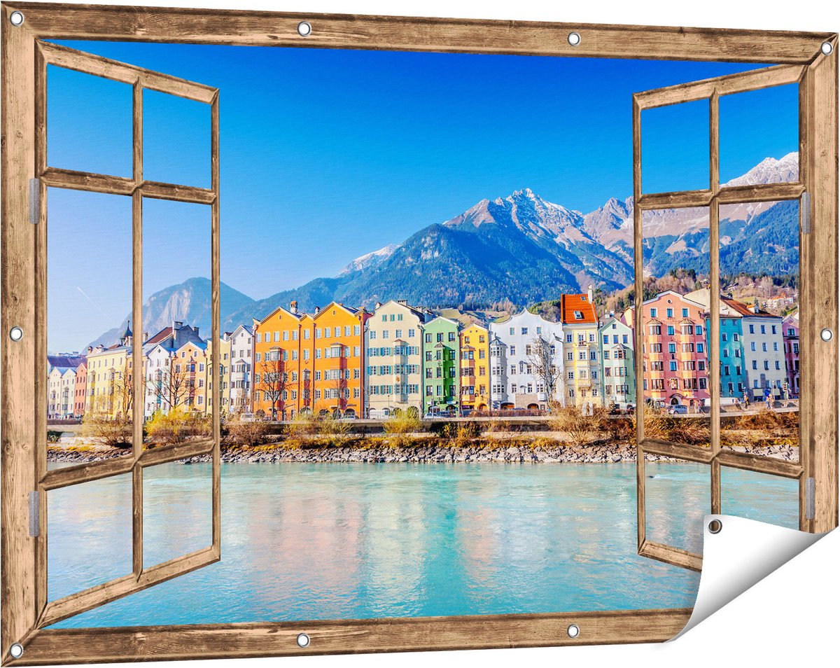 Gards Tuinposter Doorkijk Gekleurde Huisjes in Innsbruck, Oostenrijk - 120x80 cm - Tuindoek - Tuindecoratie - Wanddecoratie buiten - Tuinschilderij Licht bruin
