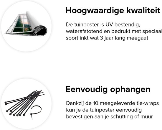 Gards Tuinposter Doorkijk Bos met Bomen bij Bergen Landschap - 90x60 cm - Tuindoek - Tuindecoratie - Wanddecoratie buiten - Tuinschilderij