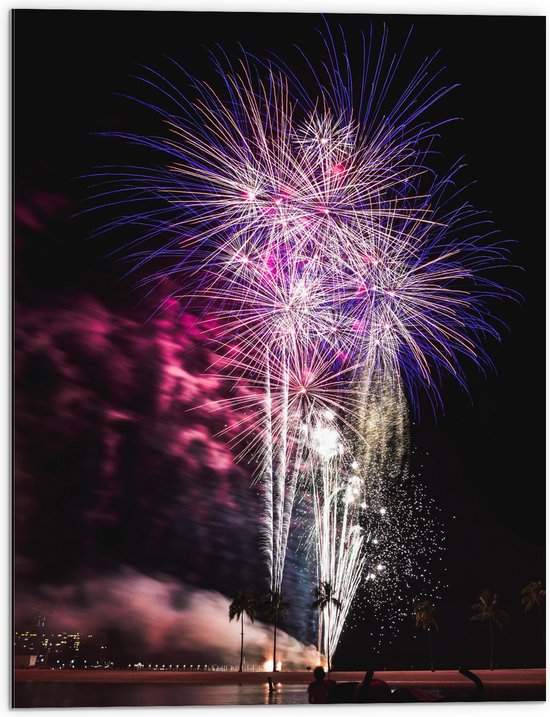 Dibond - Grote Vuurpijlen in de Lucht in Verschillende Kleuren - 60x80 cm Foto op Aluminium (Wanddecoratie van metaal)