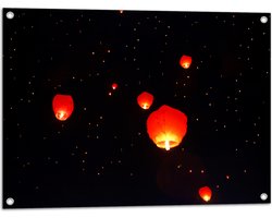 Tuinposter – Brandende Lampionnen Vliegend naar Sterrenhemel - 80x60 cm Foto op Tuinposter (wanddecoratie voor buiten en binnen)