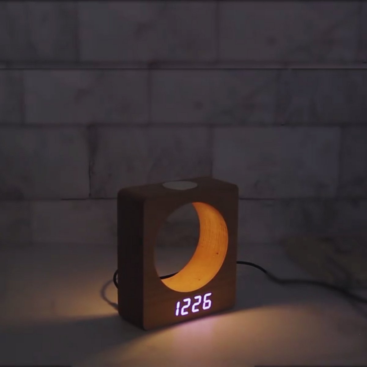 Houten digitale wekker - Nachtlamp maanlicht - Kalender plus Temperatuur