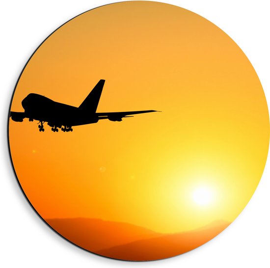 Dibond Muurcirkel - Silhouet van Passagiers Vliegtuig Wegvliegend van Zonsondergang - 40x40 cm Foto op Aluminium Muurcirkel (met ophangsysteem)