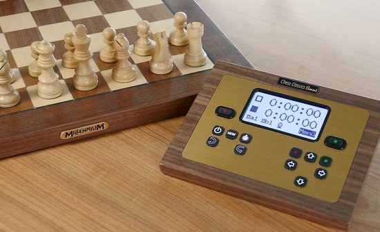 Thumbnail van een extra afbeelding van het spel MILLENNIUM Chess Classics Exclusive – schaakcomputer met exclusief sensorenbord en de legendarische schaakprogramma's ChessGenius & The King, met aanpasbare speelniveaus M828