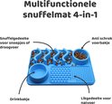 Blauwe 4-in-1 siliconen snuffelmat met drinkbakje, likgedeelte, anti-schrok voerbakje en snuffelgedeelte voor droogvoer.