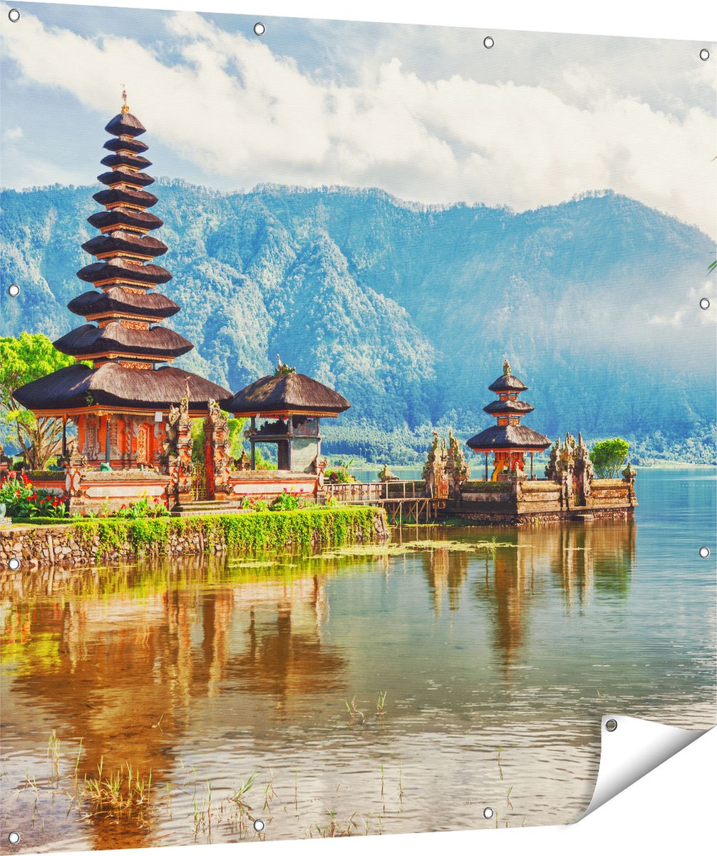 Gards Tuinposter Pura Tempel in Bali op het meer Beratan - 120x120 cm - Tuindoek - Tuindecoratie - Wanddecoratie buiten - Tuinschilderij Multikleur