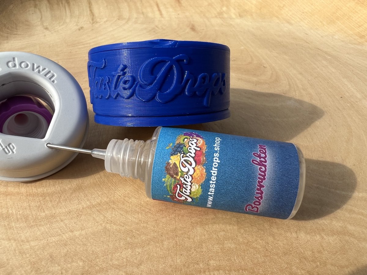 TasteDrops - set 1x Air up pod case houder Donker blauw met logo + 1x TasteDrops navul aroma Bosvruchten - te gebruiken voor het opbergen en navullen van je pods - 6 smaak hervullingen voor 30 liter water - geschikt voor Air up drinkfles pods -