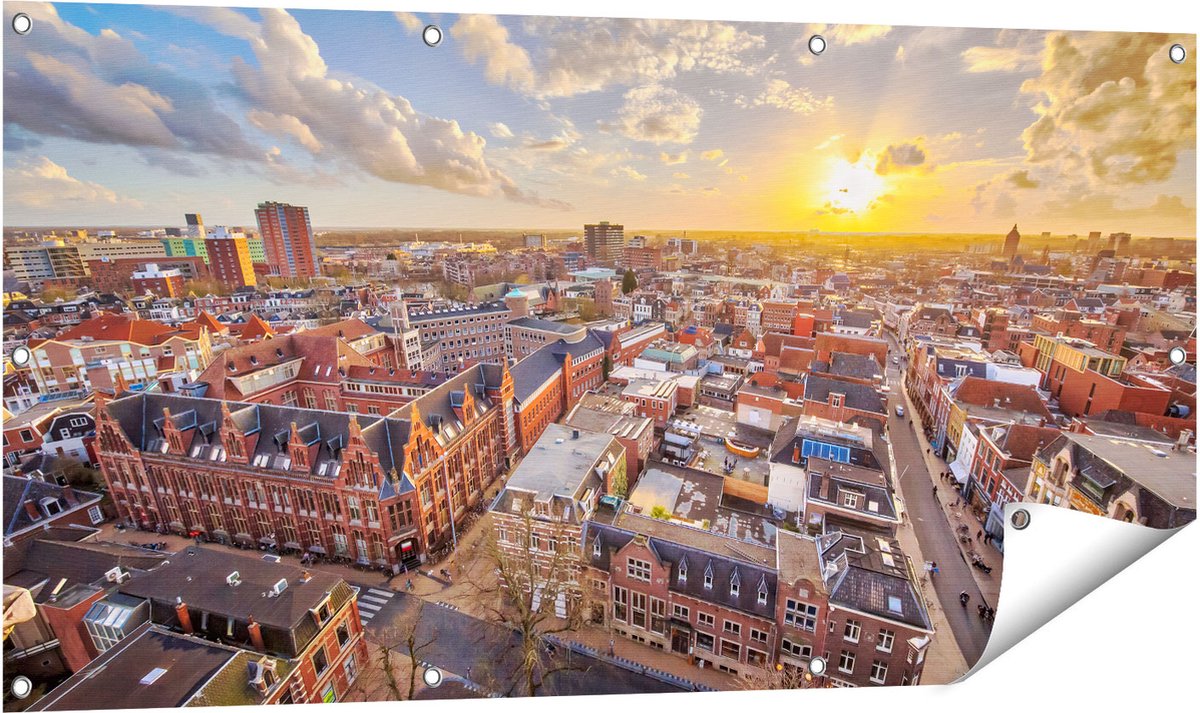 Gards Tuinposter Groningen Stad bij Zonsondergang - 120x60 cm - Tuindoek - Tuindecoratie - Wanddecoratie buiten - Tuinschilderij Multikleur