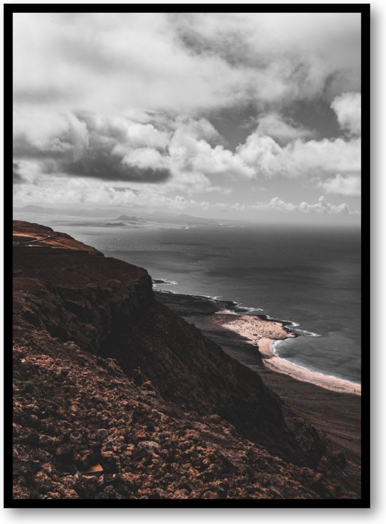 Kust met wolken - Lanzarote - Fotoposter 50x70 met Lijst