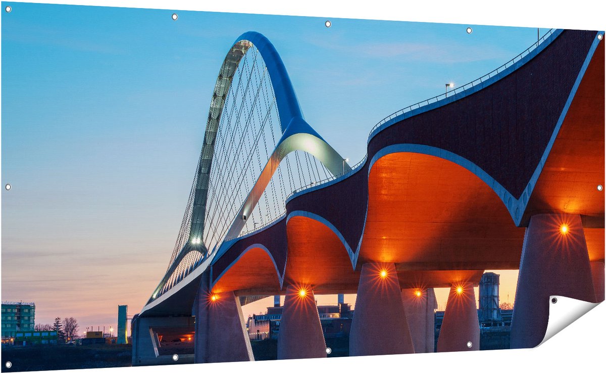 Gards Tuinposter Oversteek Brug in Nijmegen - 200x100 cm - Tuindoek - Tuindecoratie - Wanddecoratie buiten - Tuinschilderij Multikleur