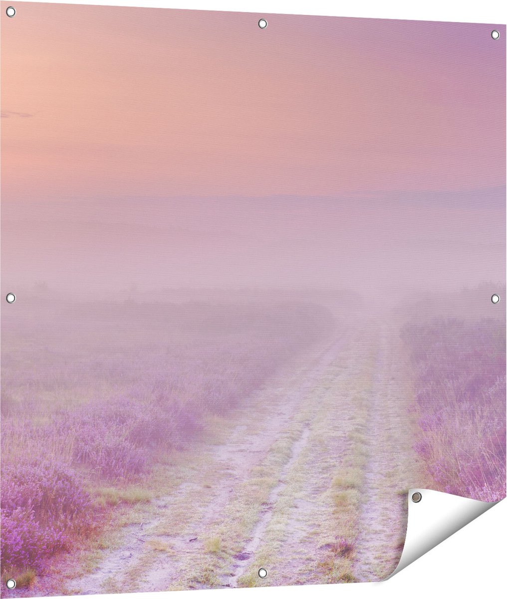 Gards Tuinposter Pad in de Weide tijdens de Mist - 100x100 cm - Tuindoek - Tuindecoratie - Wanddecoratie buiten - Tuinschilderij Multikleur