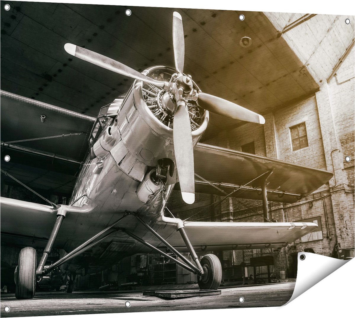 Gards Tuinposter Oud Vliegtuig in een Hangar - Zwart Wit - 120x90 cm - Tuindoek - Tuindecoratie - Wanddecoratie buiten - Tuinschilderij Multikleur