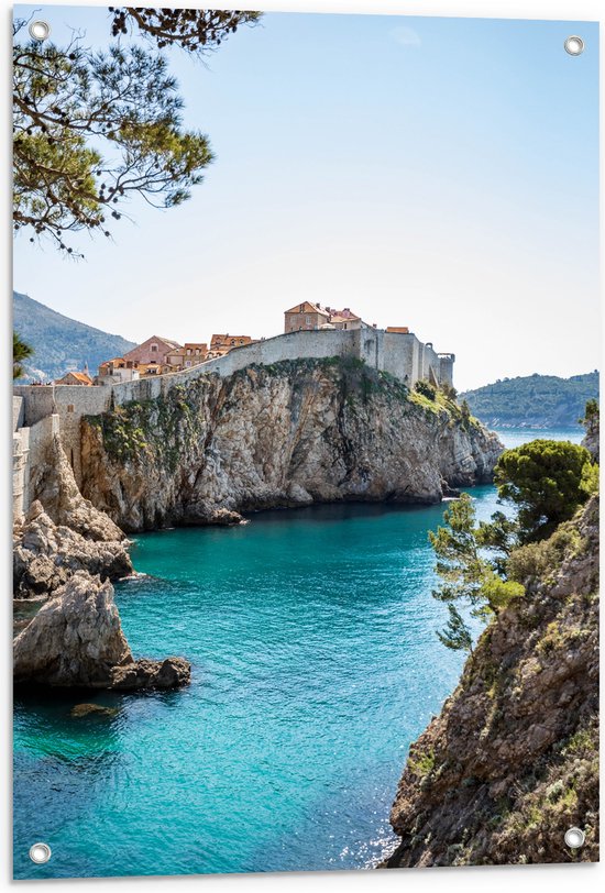 Tuinposter – Rots in de Zee van Dubrovnik, Kroatië - 60x80 cm Foto op Tuinposter (wanddecoratie voor buiten en binnen)