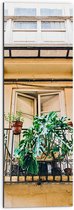 Dibond - Balkon met Groene Planten - 30x90 cm Foto op Aluminium (Wanddecoratie van metaal)