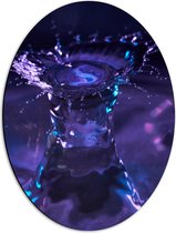 Dibond Ovaal - Klotsend Water met Paarse Gloed - 42x56 cm Foto op Ovaal (Met Ophangsysteem)