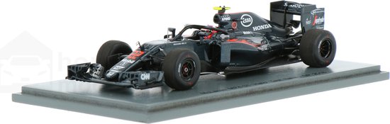 De 1:43 Diecast modelauto van de McLaren Honda MP4-31 #22 van de Halo Test voor de GP van Italië in 2016. De bestuurder was Jenson Button.De fabrikant van het schaalmodel is Spark.