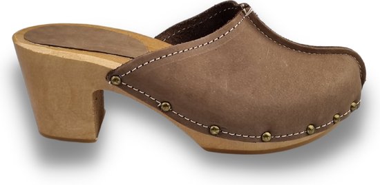 What is Nubuck Leather? [Nubuck vs Suede Explained] – Bagaholic