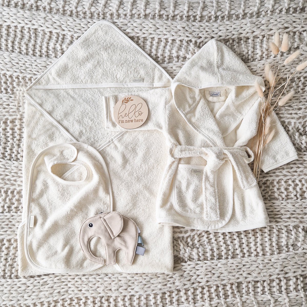 Goedkoopste Kraamcadeau giftbox essentials L ecru - Jongen - Meisje - Unisex - Babygeschenkset - Baby cadeau - Kraammand