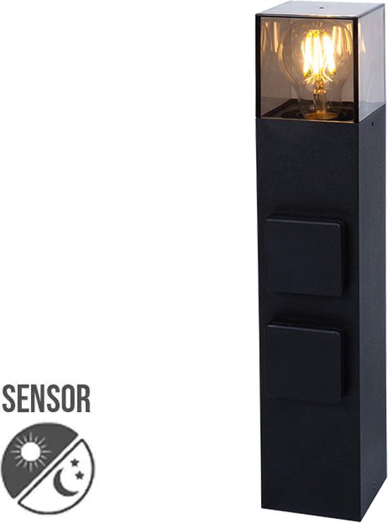 Buitenstopcontact op zuil - Buitenlamp met sensor dag en nacht - Sokkellamp Oslo - Geschikt voor E27 lamp - 40 cm hoog - IP44 waterdicht - 2 stopcontacten - Mat zwart - Lybardo