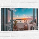 Muursticker - Uitzicht op Zonsondergang in de Oceaan vanaf Grieks Balkon - 60x40 cm Foto op Muursticker