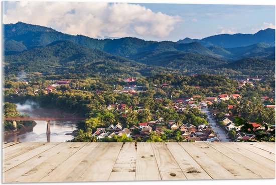 Acrylglas - Uitzicht over Dorpje aan de Rand van Berg in Laos - 75x50 cm Foto op Acrylglas (Met Ophangsysteem)