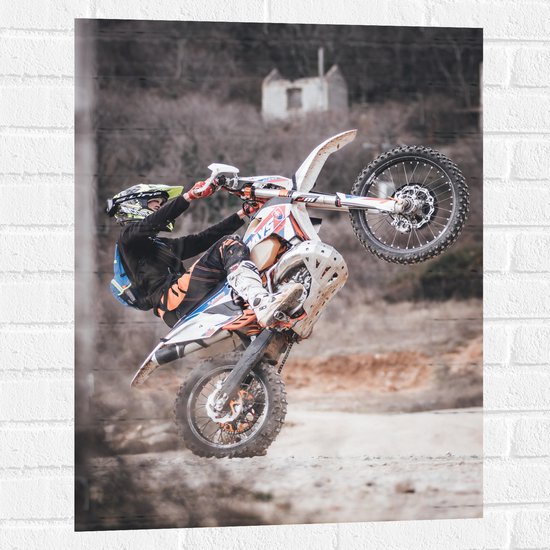 Muursticker - Man Stuntend op Motor op Motorcross Parcour - 60x80 cm Foto op Muursticker