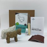 SamStone Doe-het-zelf pakket koe - speksteen - cadeau - kunst- hobby - 10 jr - dier - beeldhouwen