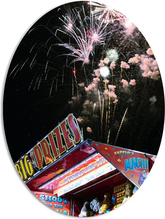PVC Schuimplaat Ovaal - Vuurwerklshow boven Stand op Kermis - 72x96 cm Foto op Ovaal (Met Ophangsysteem)