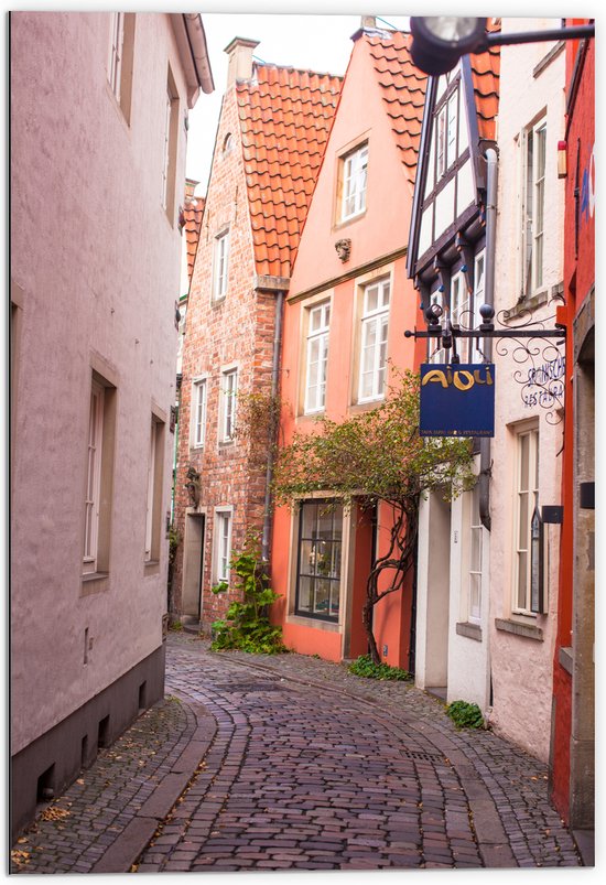 Dibond - Smal Straatje in Bremen, Duitsland - 70x105 cm Foto op Aluminium (Met Ophangsysteem)