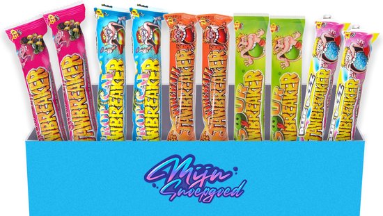 Displaybox met diverse Jawbreaker-verpakkingen en snoepballen in verschillende kleuren en smaken.