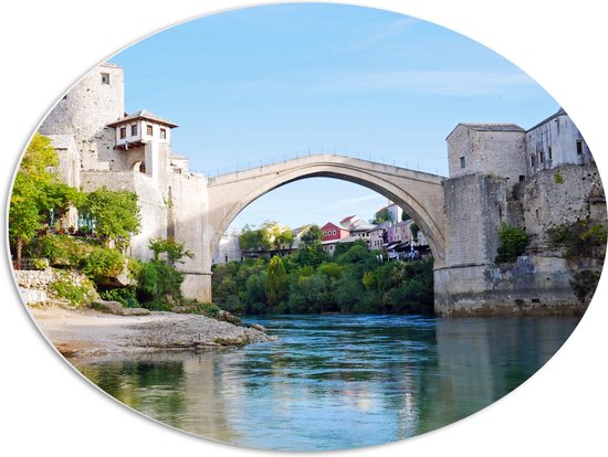 WallClassics - PVC Schuimplaat Ovaal - Stari Most Brug in Bosnië op Zonnige Dag - 68x51 cm Foto op Ovaal (Met Ophangsysteem)