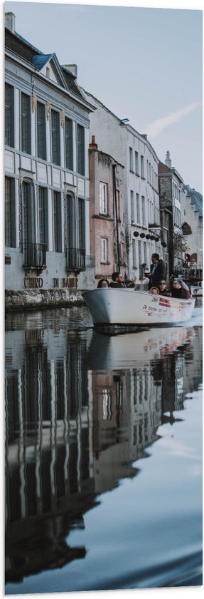 Vlag - Gebouwen aan het Water met Boot - 40x120 cm Foto op Polyester ...