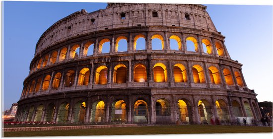 WallClassics - Acrylglas - Verlicht Colosseum in Rome in de Avond - 100x50 cm Foto op Acrylglas (Wanddecoratie op Acrylaat)