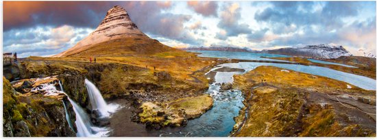 Poster Glanzend – Kirkjuffel Berg in Landschap van IJsland - 150x50 cm Foto op Posterpapier met Glanzende Afwerking