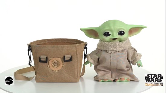 Star Wars The Mandalorian Mattel Bébé Yoda, figurine peluche Grogu sonore  28 cm avec sacoche de transport, jouet pour enfant, HBX33
