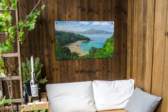 Tuinposter 90x60 cm - Tuindecoratie Strand - Zee - Eiland - Boom - Poster voor in de tuin - Buiten decoratie - Schutting tuinschilderij - Tuindoek muurdecoratie - Wanddecoratie balkondoek