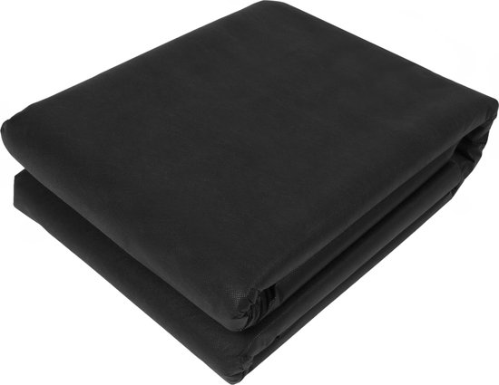 Toile paysagère noire pliée.