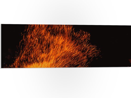 PVC Schuimplaat - Oranje Spetters van Vuurkorf - 90x30 cm Foto op PVC Schuimplaat (Met Ophangsysteem)
