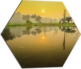 Dibond Hexagon - Zonnestralen over Overstroomd Gebied in Indonesië - 50x43.5 cm Foto op Hexagon (Met Ophangsysteem)
