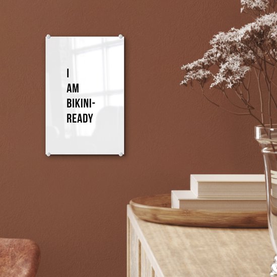 MuchoWow® Glasschilderij 20x30 cm - Schilderij acrylglas - Wit - Quote - I am bikini ready - Foto op glas - Schilderijen