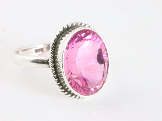 Bewerkte zilveren ring met roze kristal - maat 18