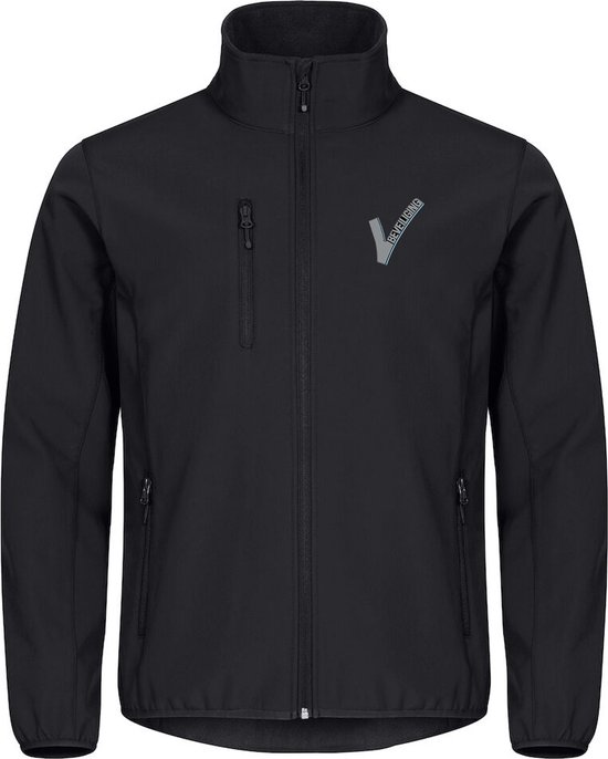 Zwarte softshell jas met ritssluiting en een logo op de linkerborst.