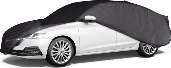 Witte auto met een zwarte beschermhoes.