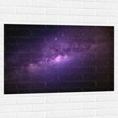 WallClassics - Muursticker - Paarse Gloed over Sterrenhemel in Heelal - 105x70 cm Foto op Muursticker