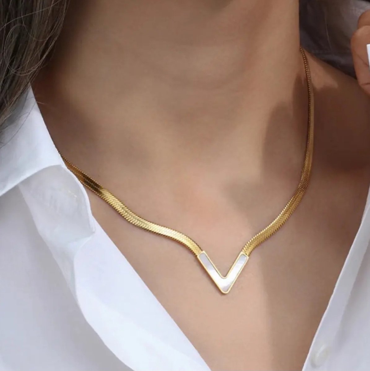 Leerella dames minimalistische goud/wit visgraat ketting | V-vormige Dames Choker Ketting | Halsketting voor Dames 40 + 6 cm