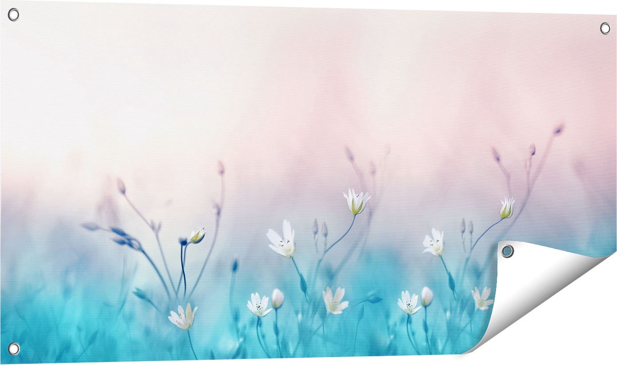 Gards Tuinposter Witte Bloemen op een Blauw Achtergrond - 100x50 cm - Tuindoek - Tuindecoratie - Wanddecoratie buiten - Tuinschilderij Multikleur