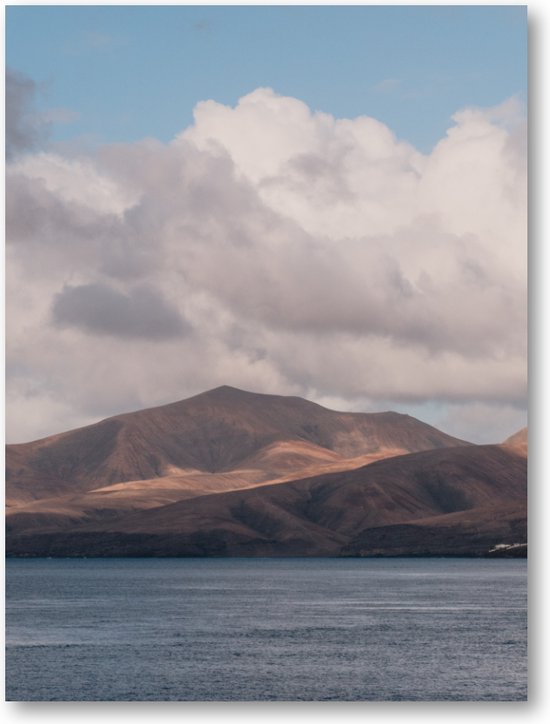 Heuvels, wolken en zee - Lanzarote - Fotoposter 30x40