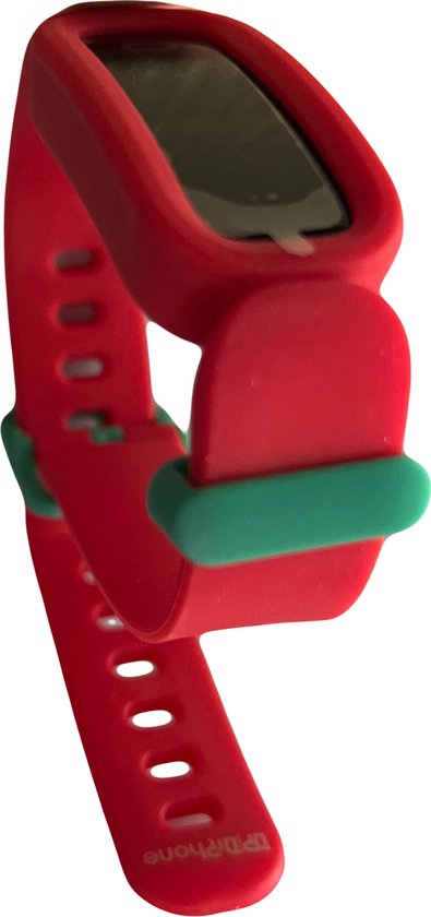 Achterkant van een rode smartwatch met groene band. De tekst 'IP67 Waterproof' is zichtbaar op de band.